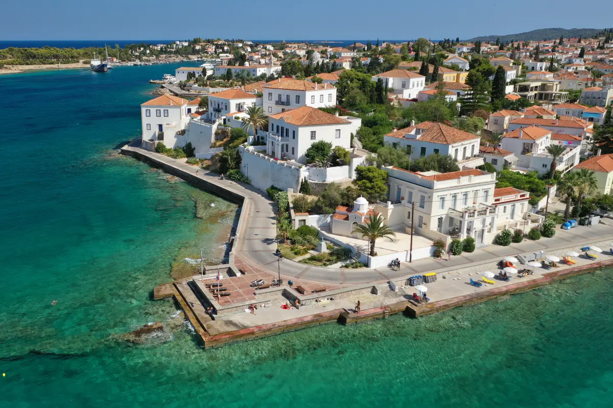 Luftaufnahme der malerischen Kapelle Agios Mamas in Chalkidiki
