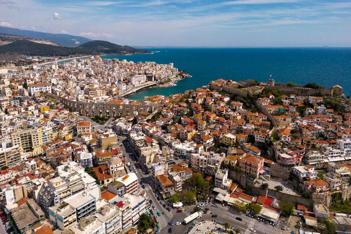 Ein Blick auf Kavala, eine der weniger bekannten griechischen Städte, die für einen Immobilienkauf in Betracht kommen